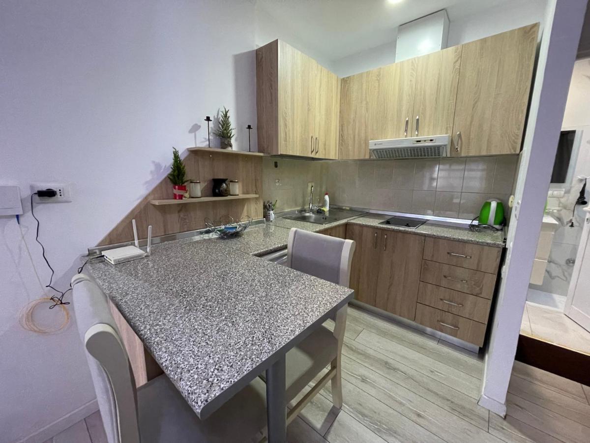 Downtown Modern Studio Apartment Tirana Exterior photo