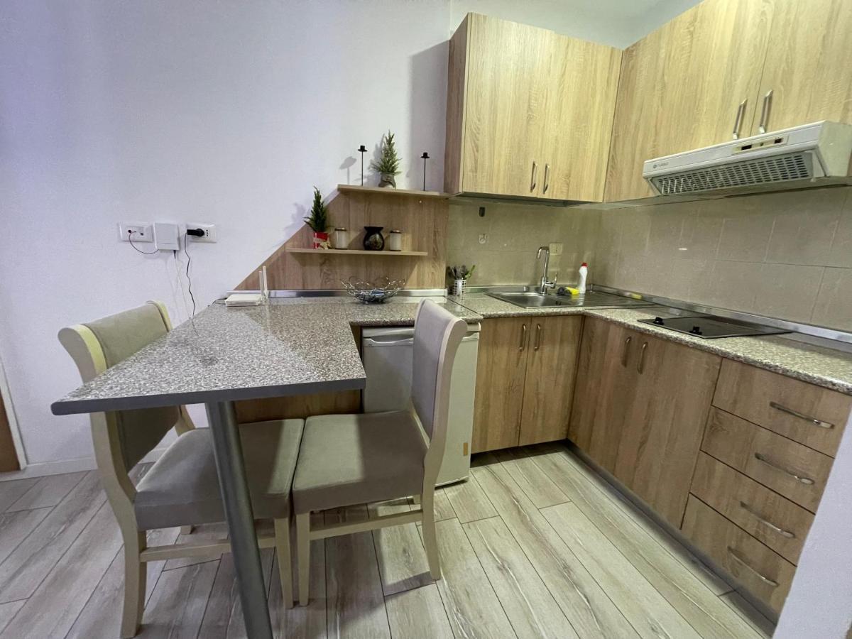 Downtown Modern Studio Apartment Tirana Exterior photo